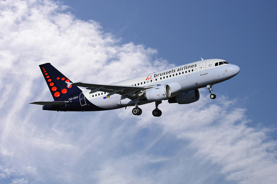 Brussels Airlines Photograph - Brussels Airlines Airbus A319-111 by Smart Aviation Brussels Airlines Photograph - Brussels Airlines Airbus A319-111 by Smart Aviation
