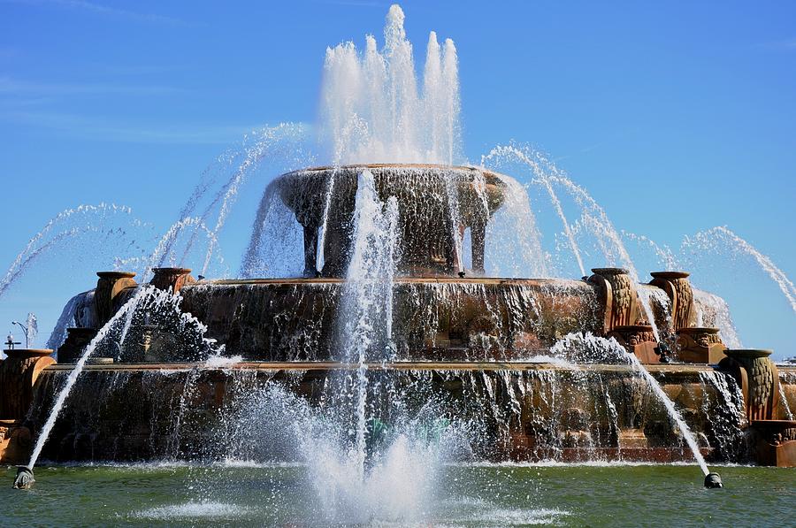 Buckingham Fountain 2 Photograph by Andrew Dinh