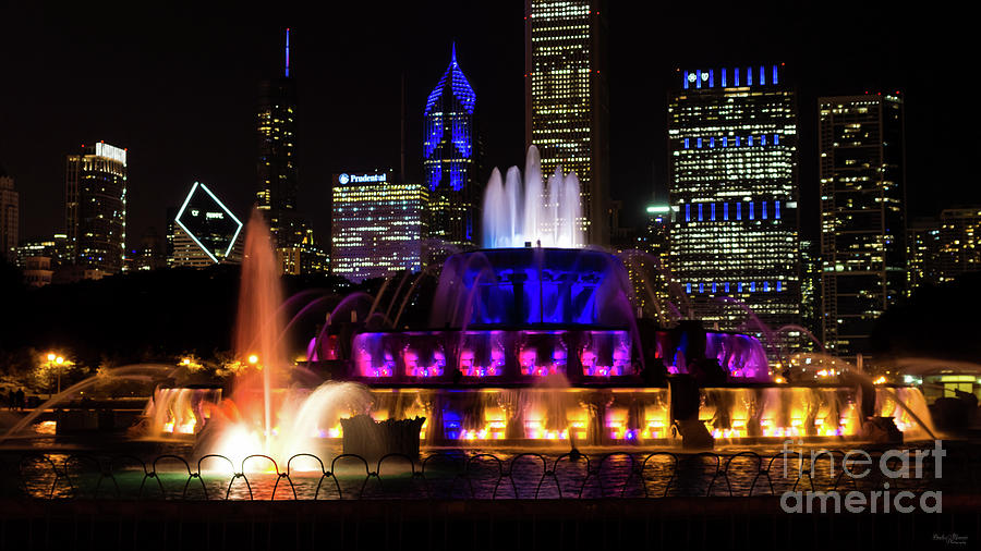Buckingham Fountain Chicago Photograph by Jennifer White