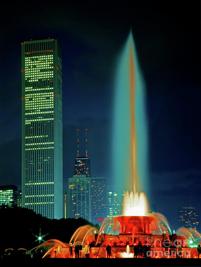 Buckingham Fountain  Chicago landmark Photograph by Tom Jelen