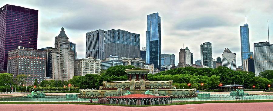 Buckingham Fountain Front and Center Photograph by Frozen in Time Fine Art Photography