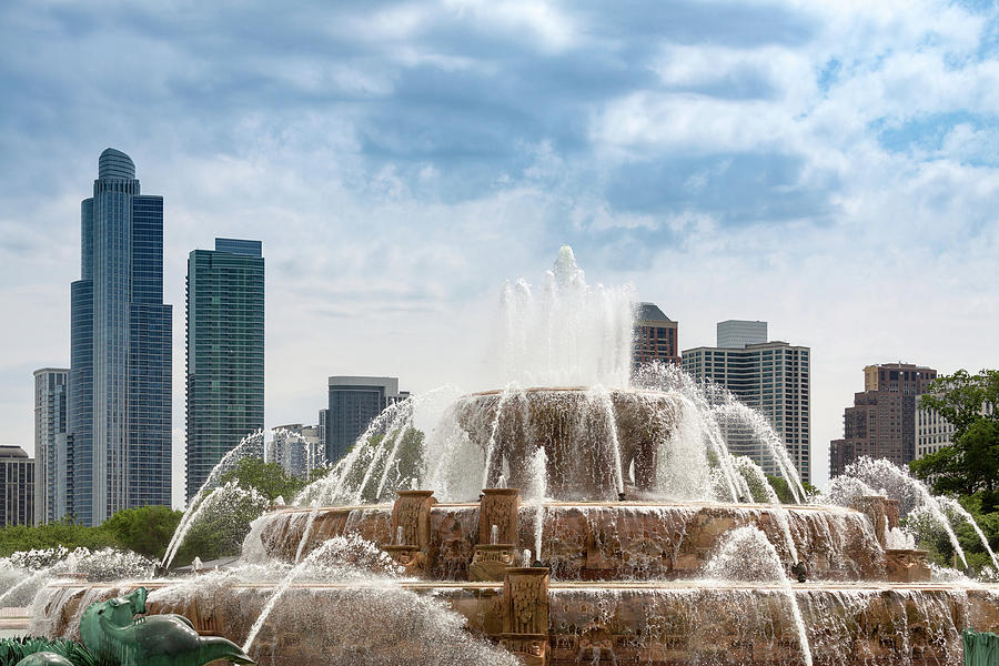 Buckingham Fountain in Chicago Photograph by Melanie Alexandra Price