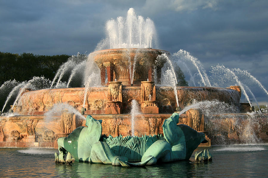 Buckingham Fountain Photograph by Laura Kinker