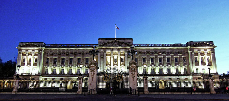 Buckingham Palace Photograph by Doolittle Photography and Art
