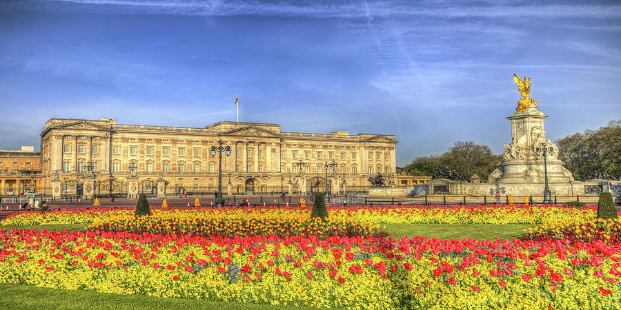 Buckingham Palace London Panorama Photograph by David Pyatt