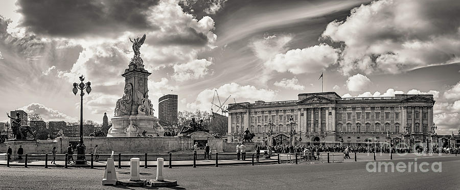 Buckingham Palace Photograph by Mariusz Talarek