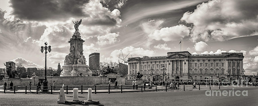 Buckingham Palace Photograph by Mariusz Talarek Buckingham Palace Photograph by Mariusz Talarek