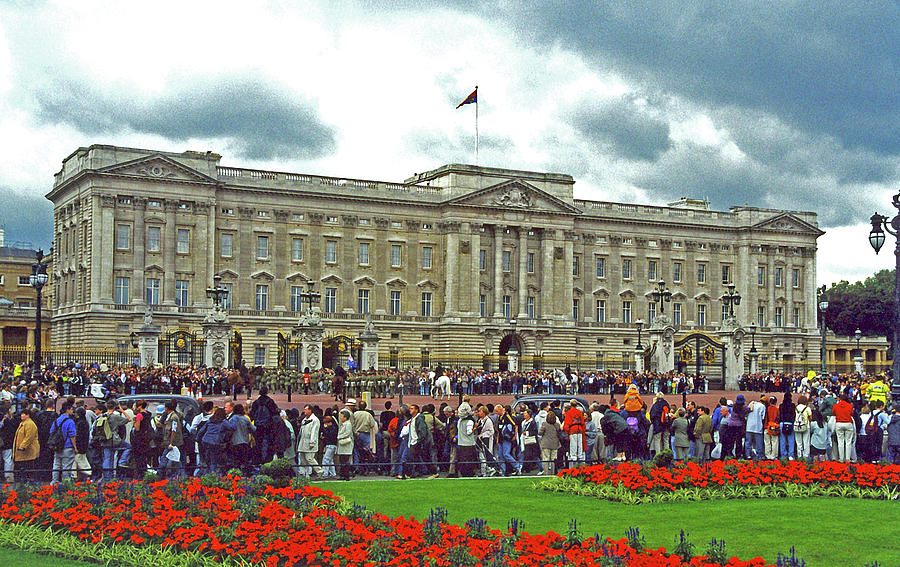 Buckingham Palace Photograph by Richard Krebs