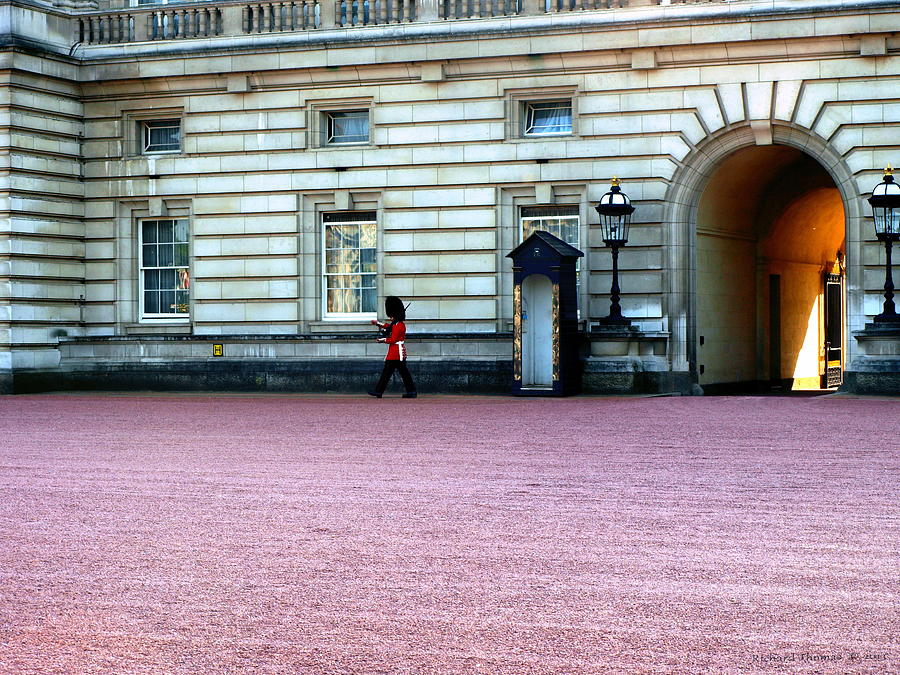 Buckingham Palace					 Photograph by Richard Thomas