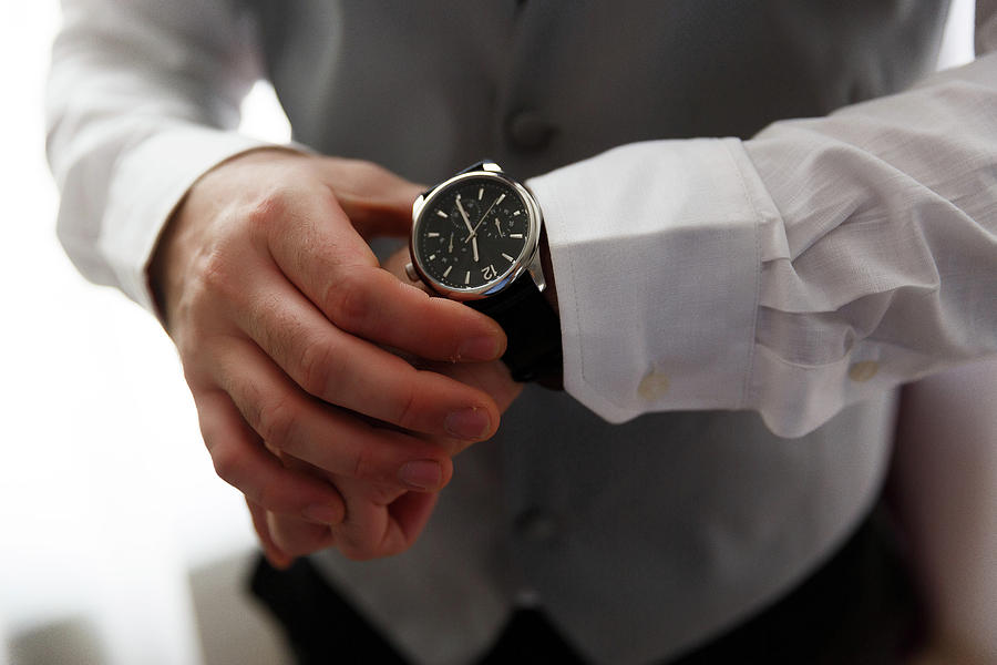 The businessman looking down at his watch and wearing deep blue suit while  he waiting his friend at the outside office. 13433144 Stock Photo at  Vecteezy