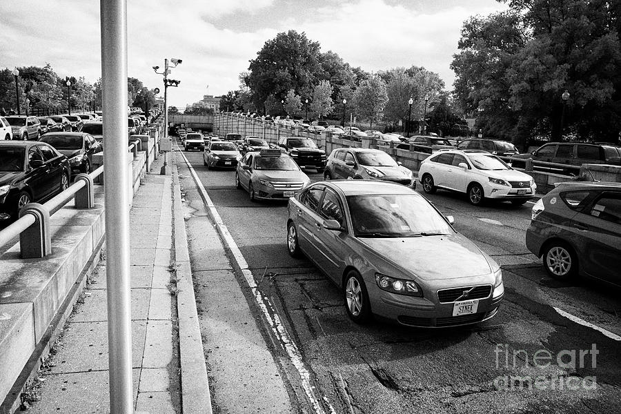 busy traffic on the 12th street expressway under the national mall ...