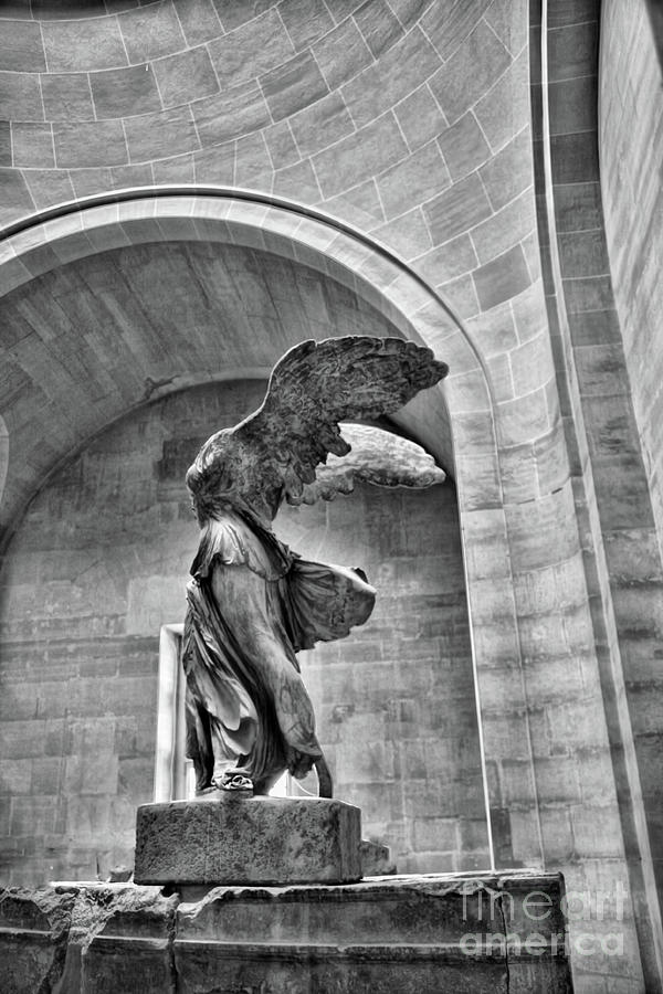 Louvre Photograph - BW Winged Samothrace  by Chuck Kuhn