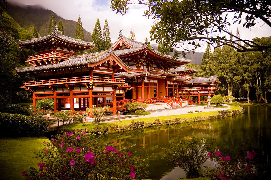 Byodo-In Temple Photograph by Mickey Clausen
