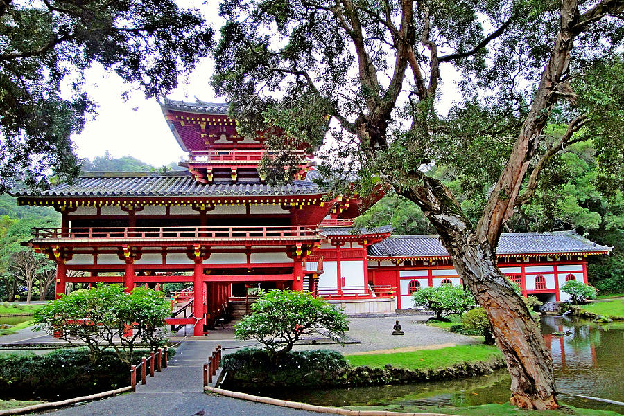 Byodo-In Temple Oahu Study 5 Photograph by Robert Meyers-Lussier