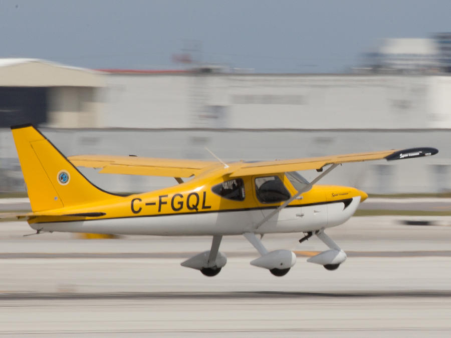 C-FGQL Aircraft Photograph by Dart Humeston