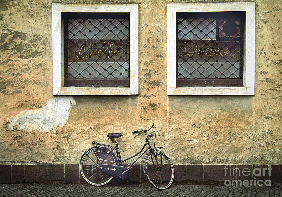 Caffe Duomo Bicycle Photograph by Craig J Satterlee