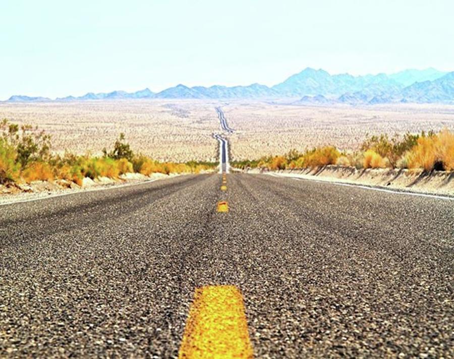 Desert Photograph - California Road.
#アメリカ by Osamu Iwamatsu