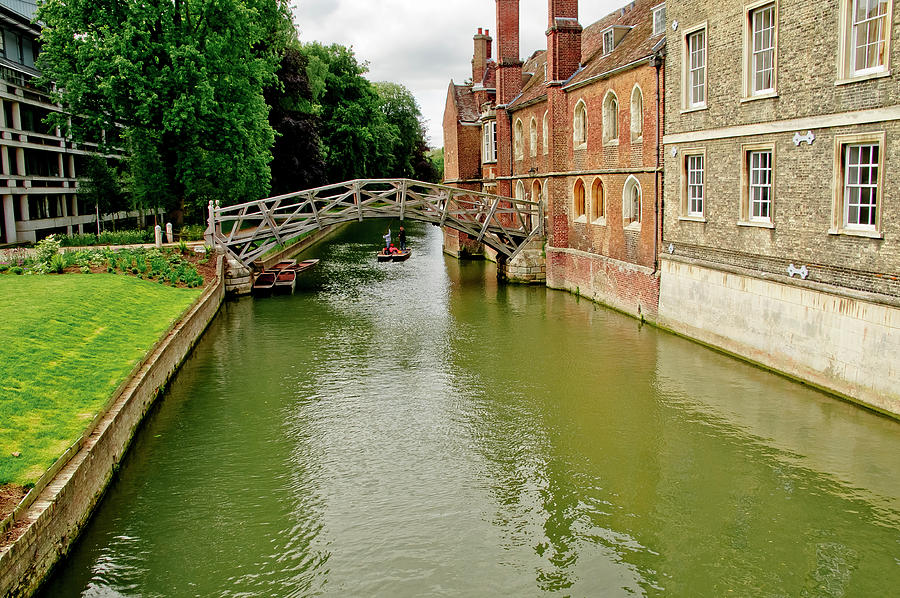 Cambridge. Mathematical Bridge. Photograph by Elena Perelman