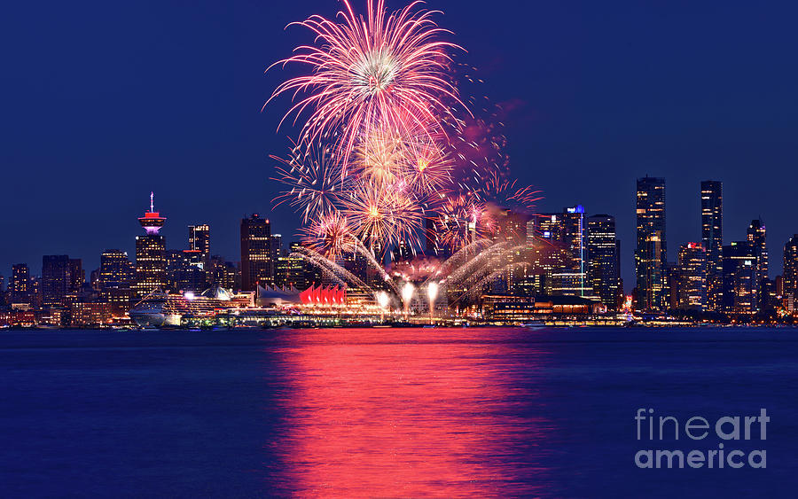 Canada Day 2017 - Vancouver Fireworks Spectacular Photograph by Terry Elniski