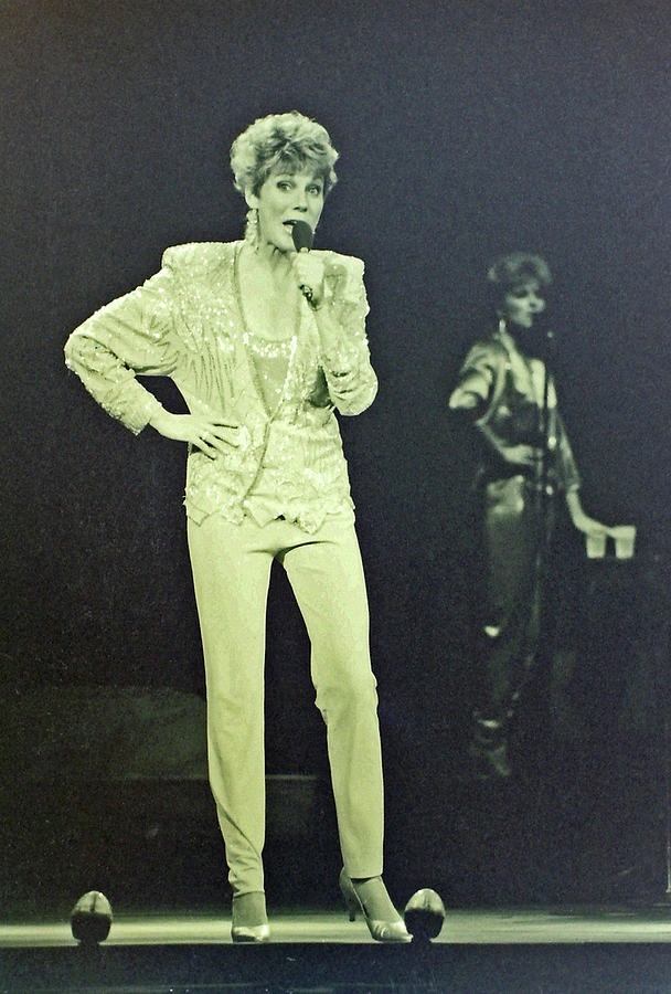 Canadian Vocalist Anne Murray Photograph by Mike Martin
