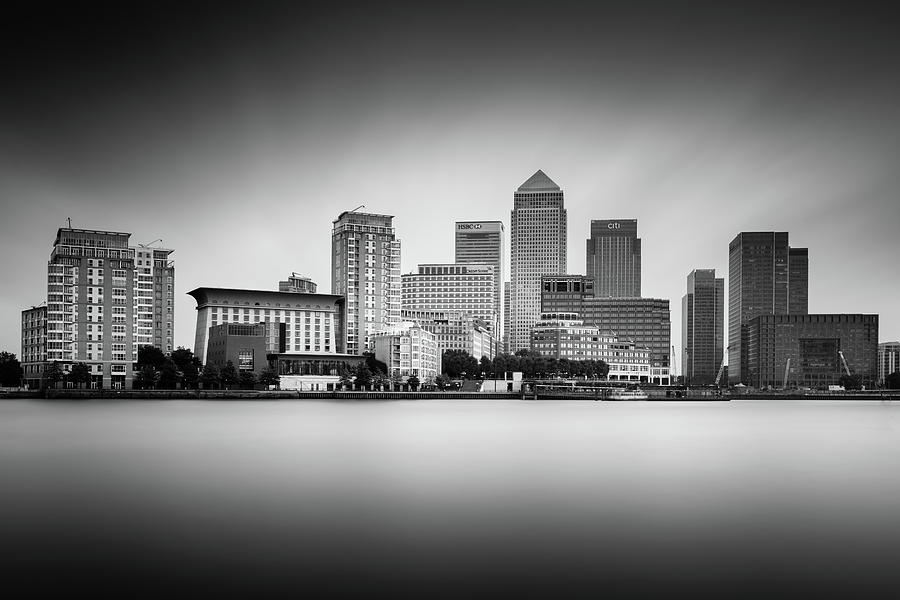 Black And White Photograph - Canary Wharf, London by Ivo Kerssemakers
