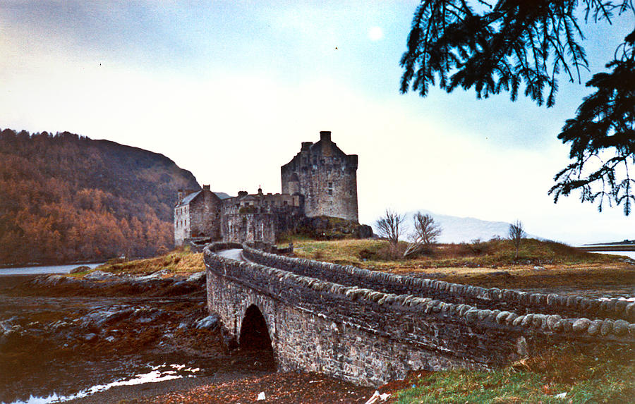 Castle Eilean Scotland Photograph by Douglas Barnett