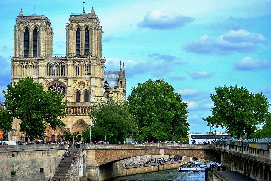 Cathedral of Notre Dame Along the Seine River Photograph by Bob Cuthbert