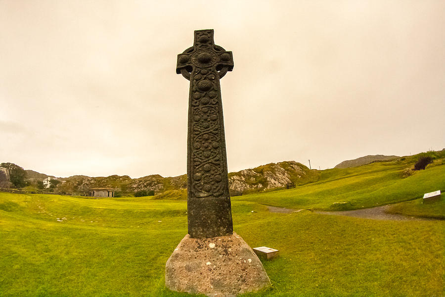 Celtic Cross, Isle of Iona Photograph by Kathleen McGinley
