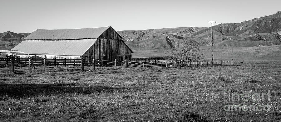 Steinbeck Country Barn Photograph by Jeff Hubbard