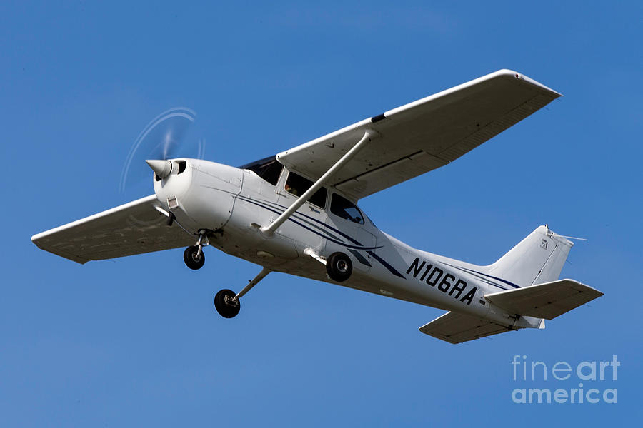 Cessna 172S N106RA Photograph by Jason O Watson