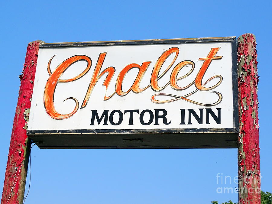 Chalet Motor Inn Photograph by Ed Weidman