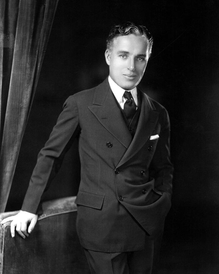 Charlie Chaplin, 1932 Photograph by Everett - Fine Art America