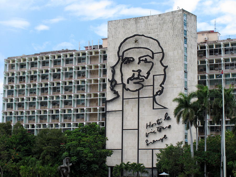 Che Guevara Building Photograph by Cindy Kellogg