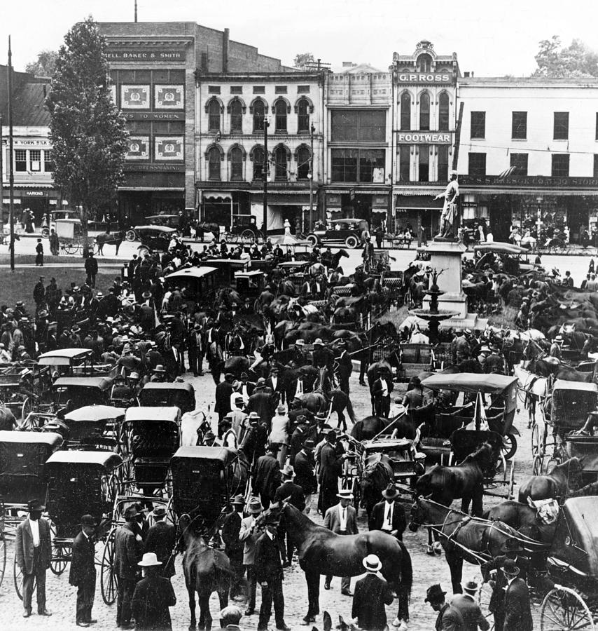 Cheapside Public Square in Lexington - Kentucky - April 7  1920 Photograph by International  Images