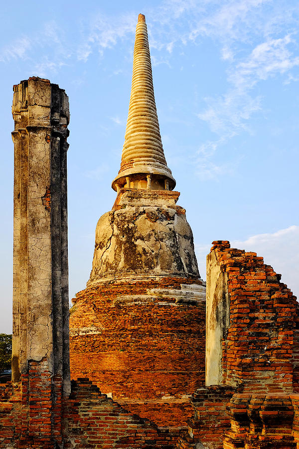 Architecture Photograph - Chedi in Wat Mahathat by Fabrizio Troiani