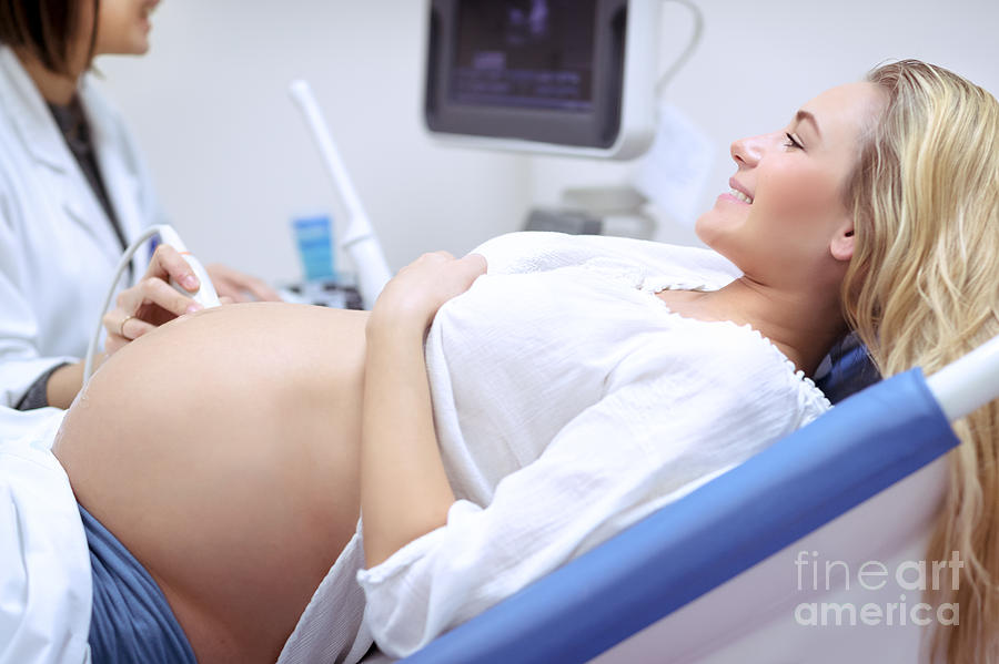 Cheerful pregnant woman on ultrasound Photograph by Anna Om