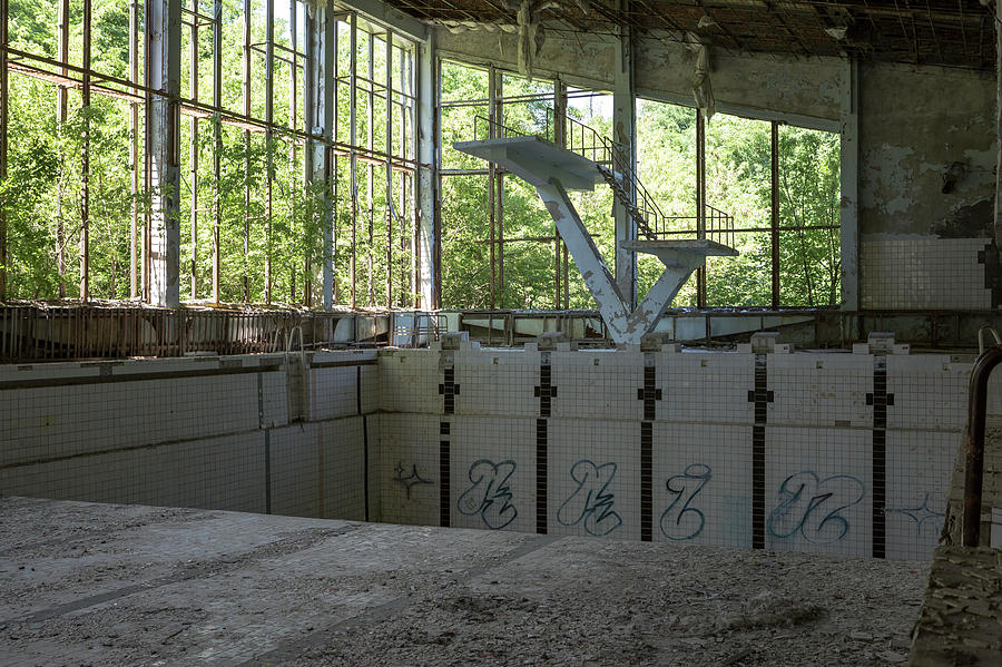 Chernobyl swimming pool Photograph by Erwin Zwaan - Fine Art America