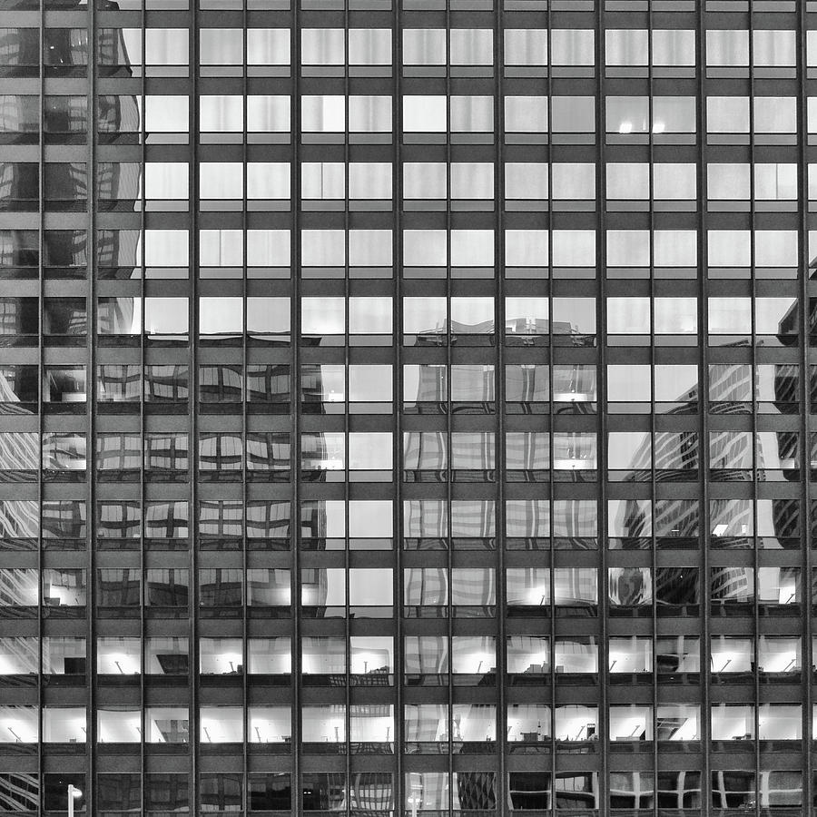 Black And White Photograph - Chicago 11 by Mikael Sandblom