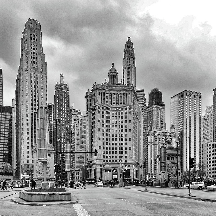 Black And White Photograph - Chicago 5 by Mikael Sandblom