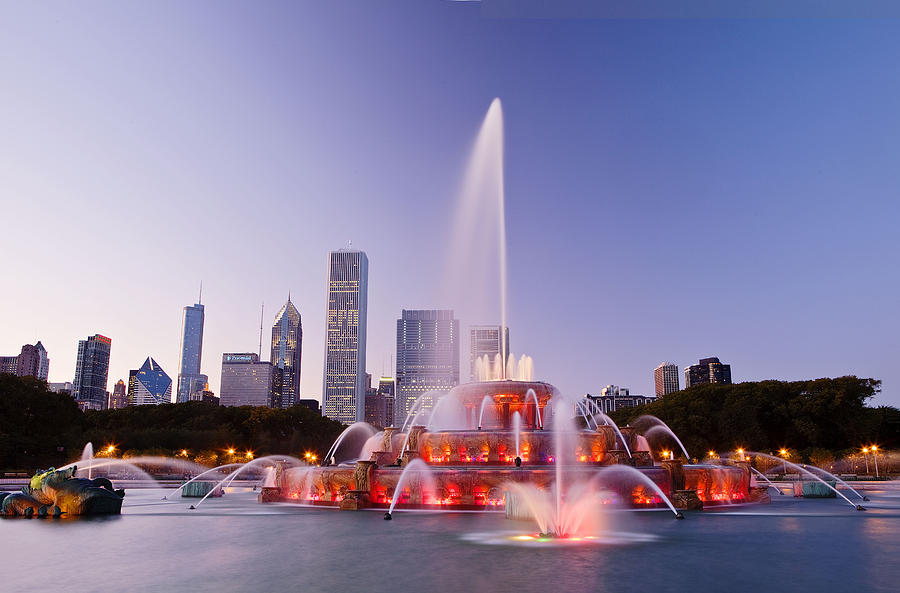 Chicago Photograph - Chicago Buckingham Fountain at Twilight by Abhi Ganju