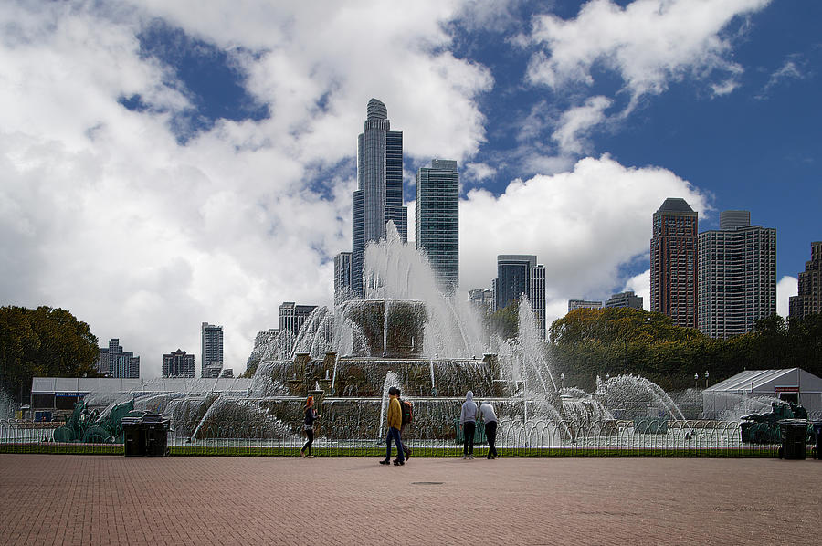 Chicago Photograph - Chicago Buckingham Fountain Northside by Thomas Woolworth