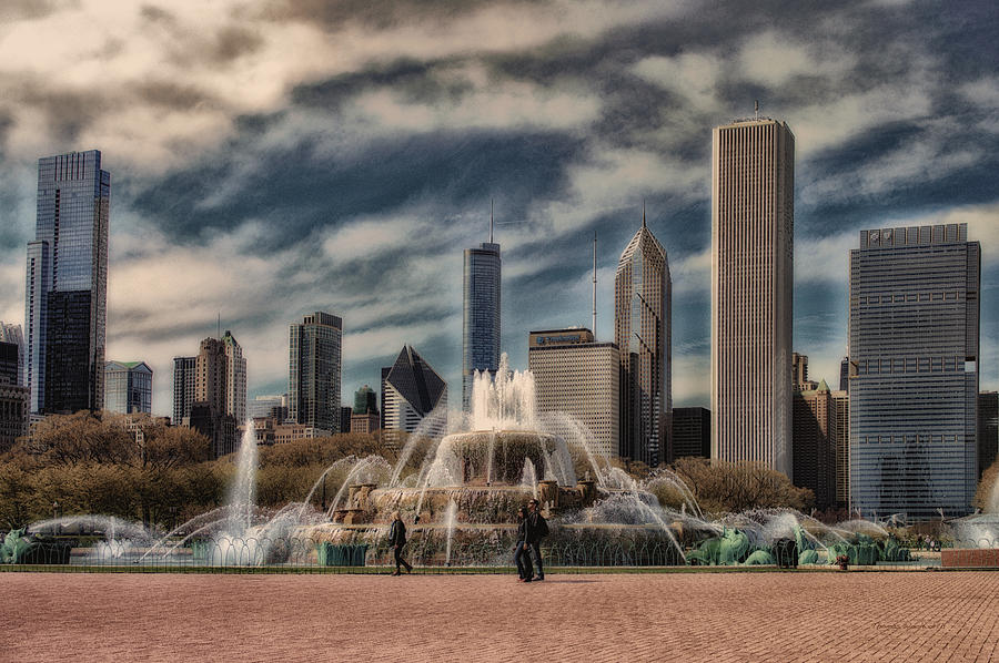 Chicago Buckingham Fountain Summer Storm Passing By PA 02 Photograph by Thomas Woolworth