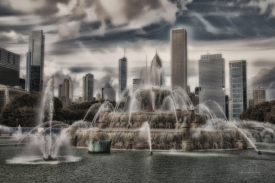 Chicago Buckingham Fountain Summer Storm Passing By PA 03 Photograph by Thomas Woolworth