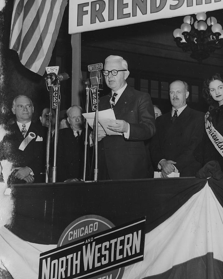 World War Ii Photograph - Chicago Mayor Welcomes Friendship Train - 1947 by Chicago and North Western Historical Society