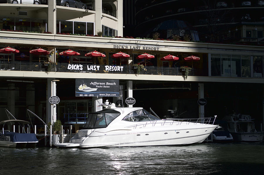 Chicago Resort Life On The Downtown River Photograph by Thomas Woolworth