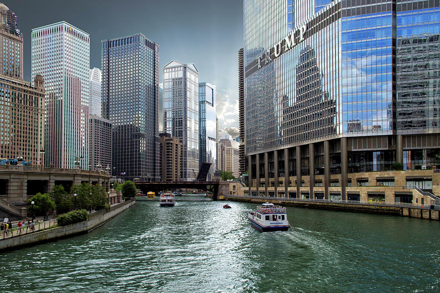 Chicago River Walk Looking West 06 Photograph by Thomas Woolworth