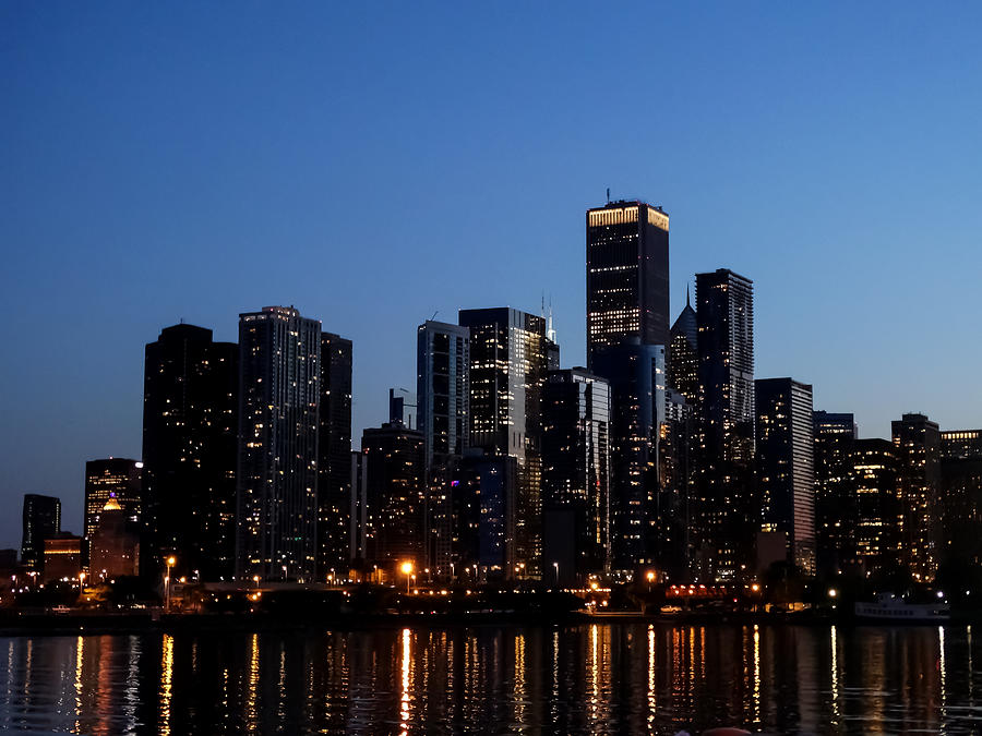 Chicago Skyline Photograph - Chicago Skyline as Night Falls by Cynthia Woods