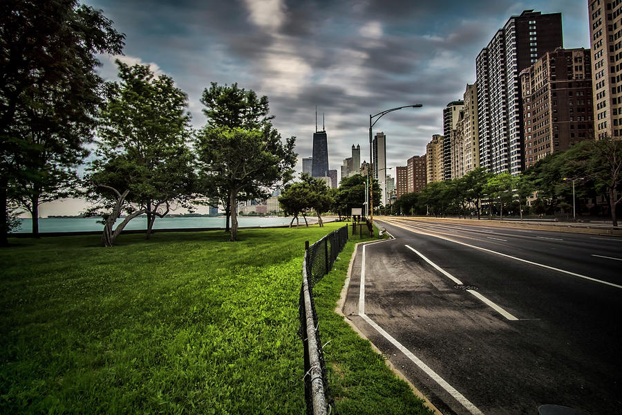 Chicagos Lake Shore Drive Photograph by Sven Brogren