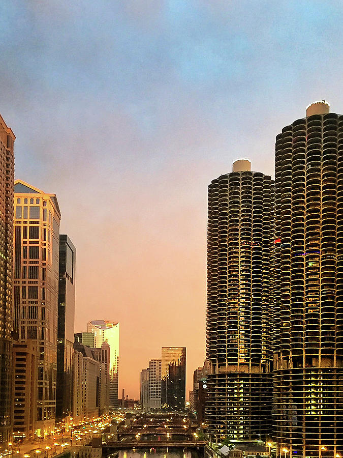 Chicagos Marina Towers at Dawn Photograph by Andrew Soundarajan