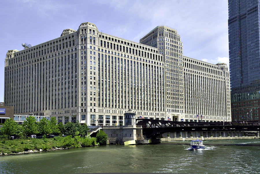 Chicagos Merchandise Mart Photograph by Alan Toepfer